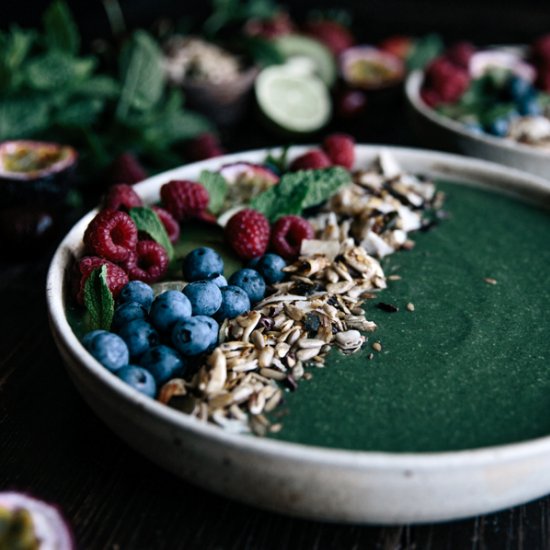 Super Green Smoothie Bowl & Juice