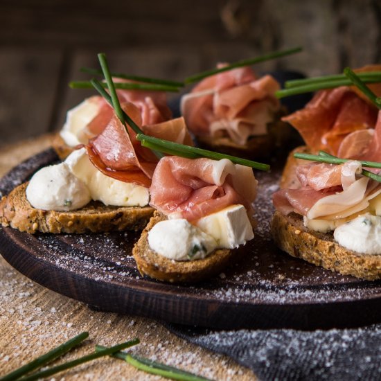 Bruschetta with ricotta mousse