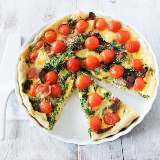 Kale tomatoes and bacon quiche