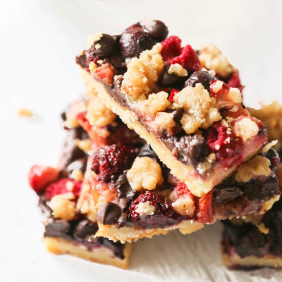 Chocolate Mixed Berry Crumble Bars