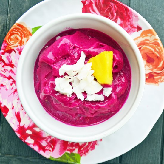 Tropical Pitaya Smoothie Bowl