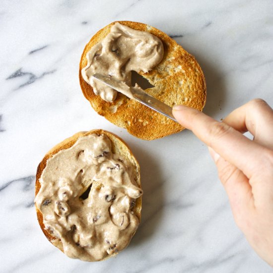 Cinnamon Raisin Cashew Cream Cheese