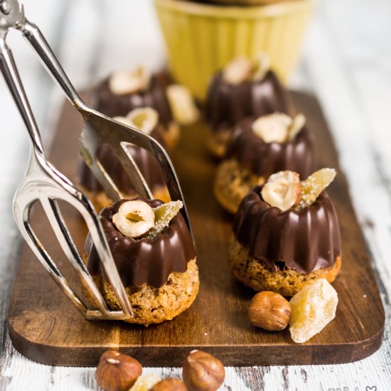 Mini Bundt Cakes with Hazelnut