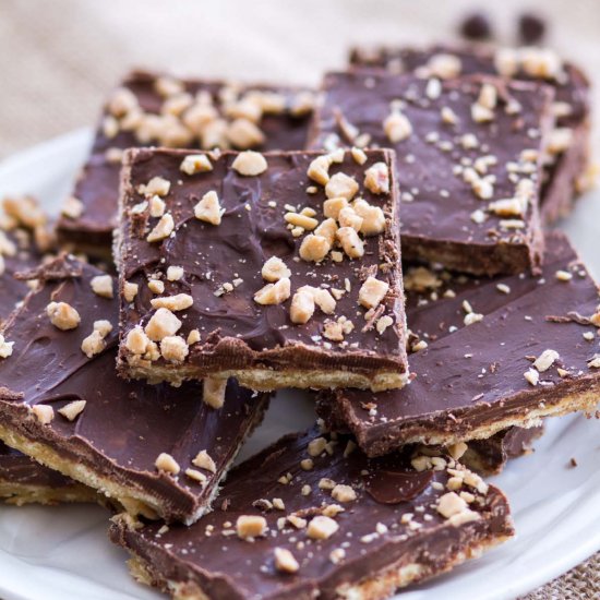 5-ingredient Cracker Toffee