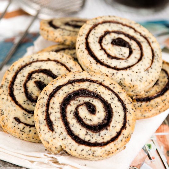 Pinwheel poppy seeds cookies