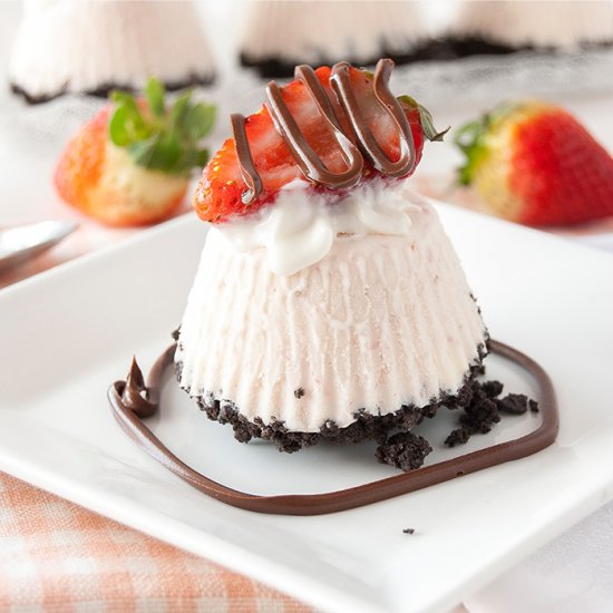 Frozen Oreo Strawberry Pie