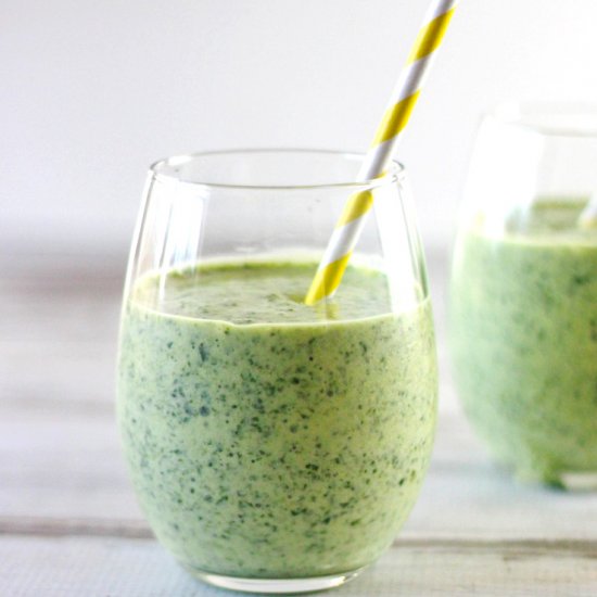 Kale and Pineapple Smoothies