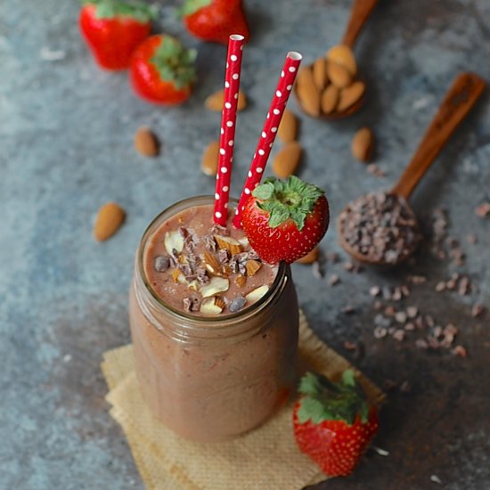 Strawberry Almond Cacao Smoothie