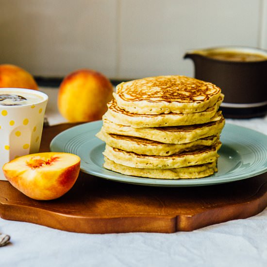 Wholemeal oat pancakes with peaches