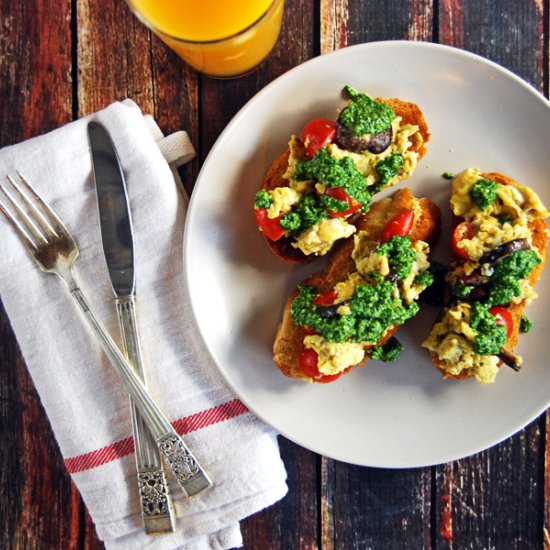 Scrambled Egg Breakfast Toasts