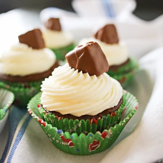 Game Day Snickers Cupcakes