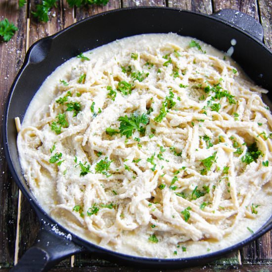 SKINNY CREAMY CAULIFLOWER PASTA