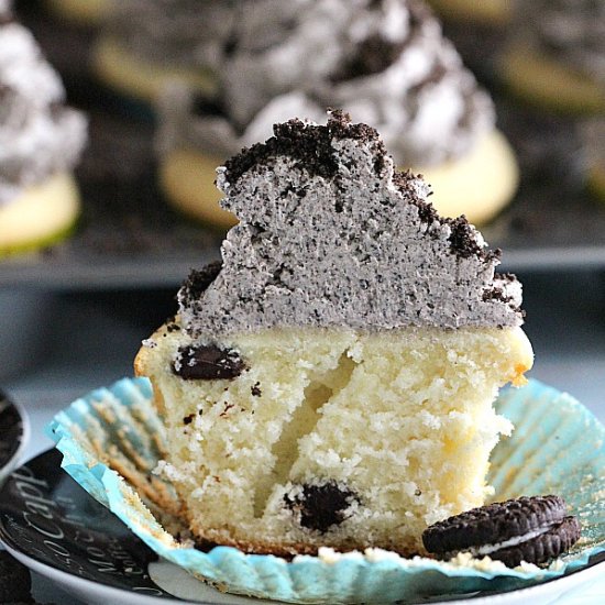 Mint Chocolate Chip Oreo Cupcakes