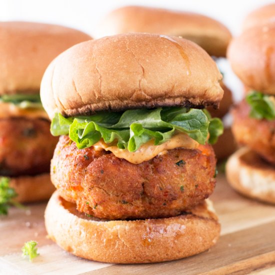 Salmon Cake Sliders with Spicy Mayo