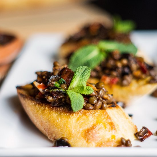 La Bomba Lentil Crostini