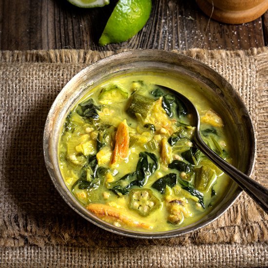 Creamy spinach and okra soup