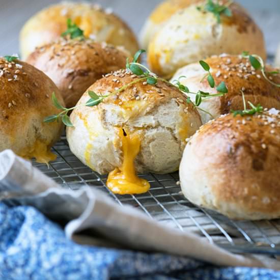 Cheesebuns with cheddar