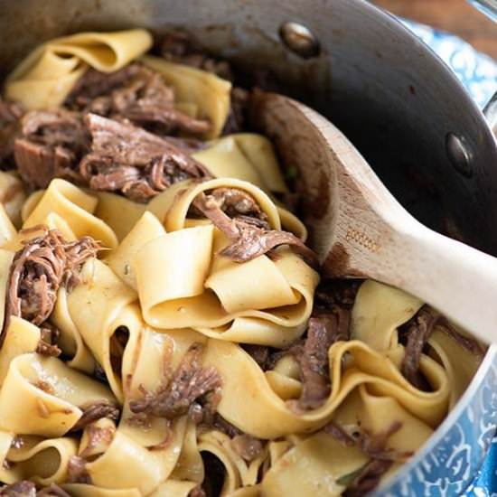 Slow Cooker Beef And Noodles