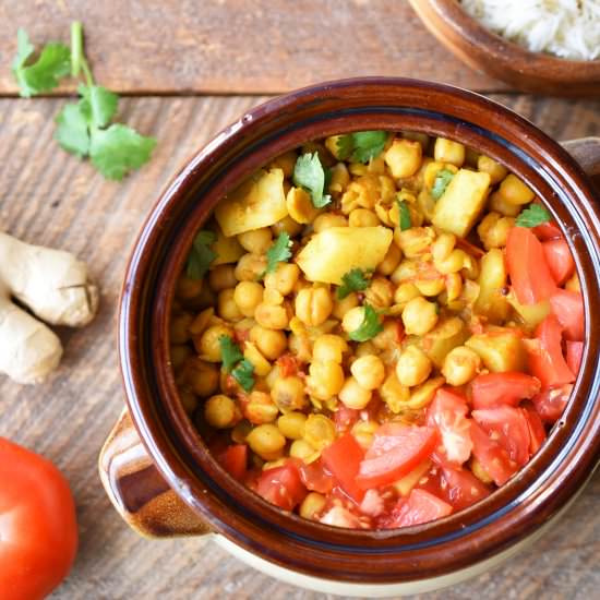 Creamy Curried Chickpeas & Potatoes