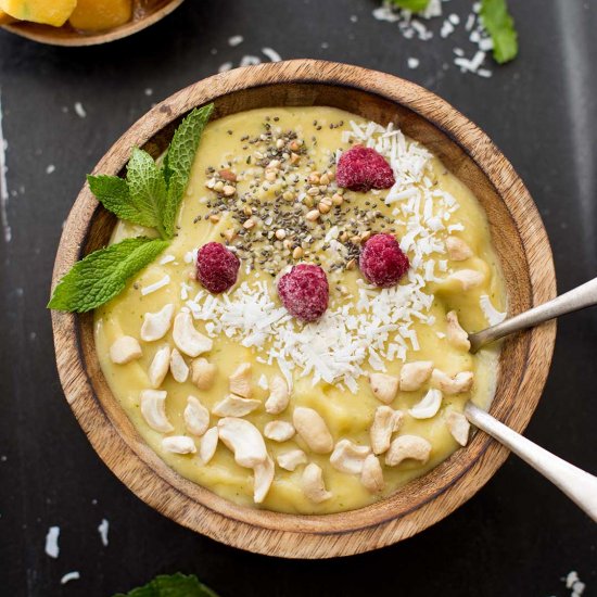 Mango Mint Smoothie Bowl