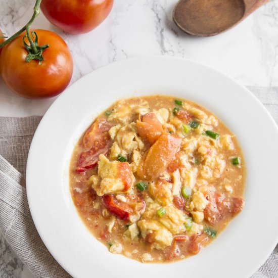 Easy Scrambled Eggs with Tomatoes