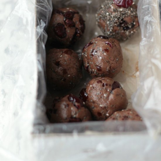 Super Easy Chocolate Protein Balls