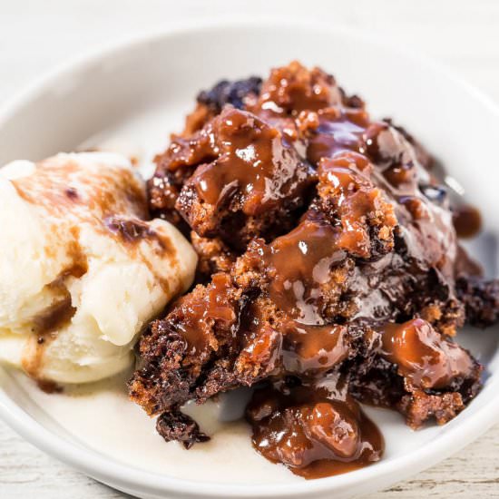 Slow Cooker Hot Fudge Chocolate Cake