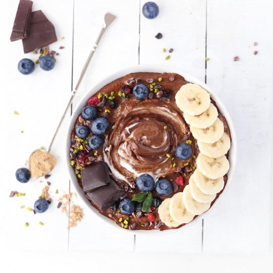 Super Creamy Chocoholic Smoothie Bowl