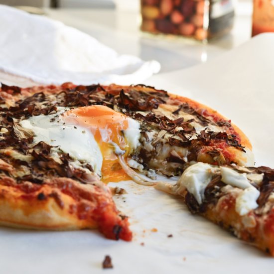 Simple Radicchio Pizza with Egg