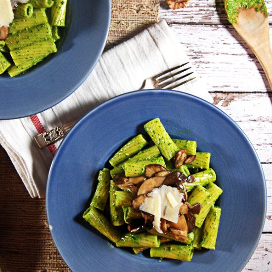 Spinach Pesto Pasta with Mushrooms