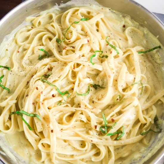 One Pot Creamy Garlic Alfredo