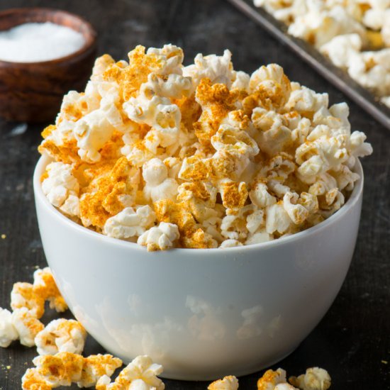 Vegan Cheesy Popcorn