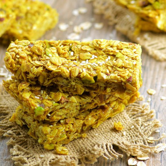 Tahini Date & Turmeric Granola Bars