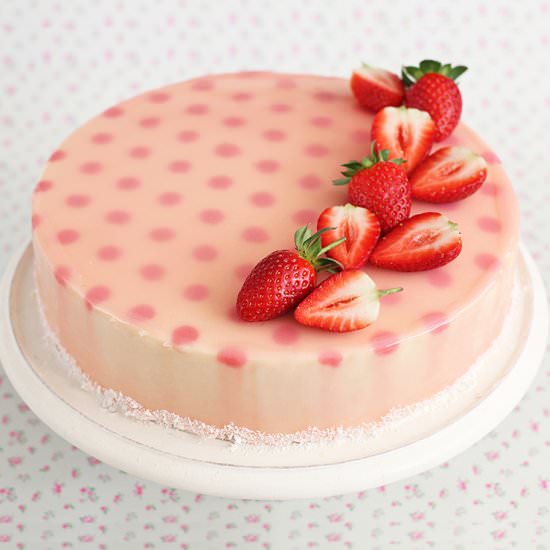 Strawberry and cheese entremet cake