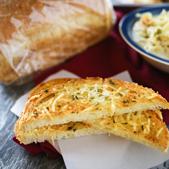 Cheesy Garlic Soup Dippers