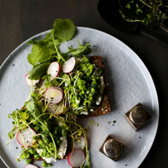 Canapes with Ricotta and Peas