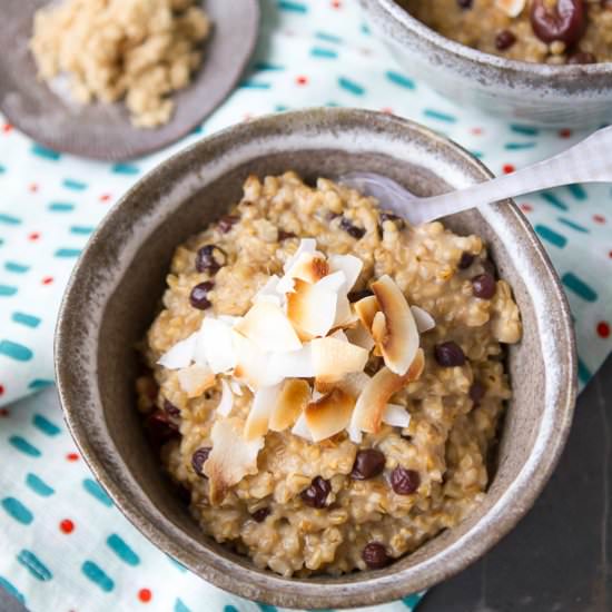 Morning oats with currants