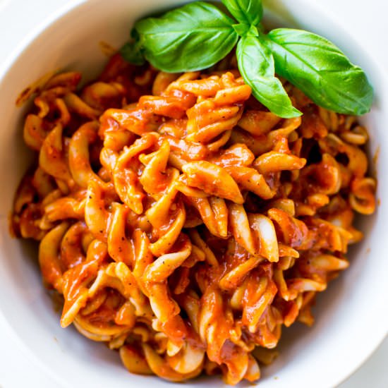 Roasted Red Capsicum Tomato & Basil Pasta