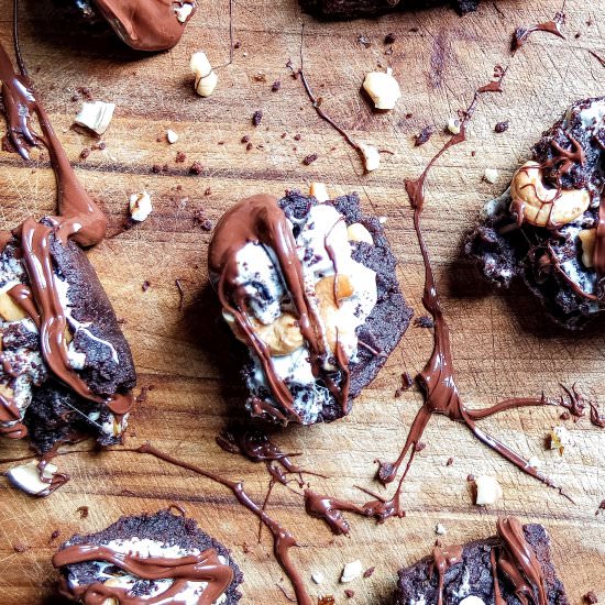 Marshmallow & Cashew Brownie Bites