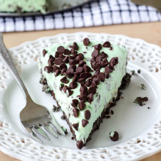 No Bake Mint Chocolate Chip Pie