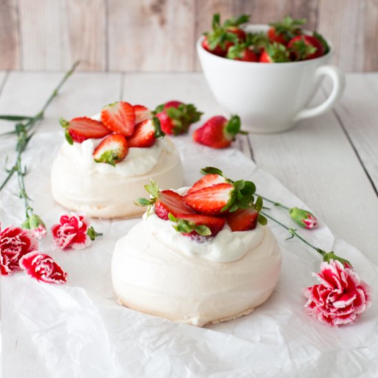 Strawberry Pavlova