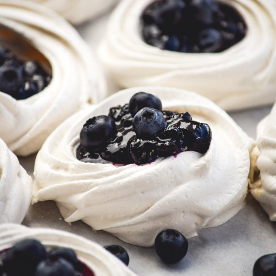 Blueberry Filled Mini Pavlovas (Mer