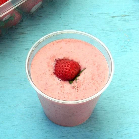 Healthy Strawberry Yogurt Smoothie