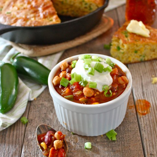 3 Bean Chili & Jalapeño Cornbread