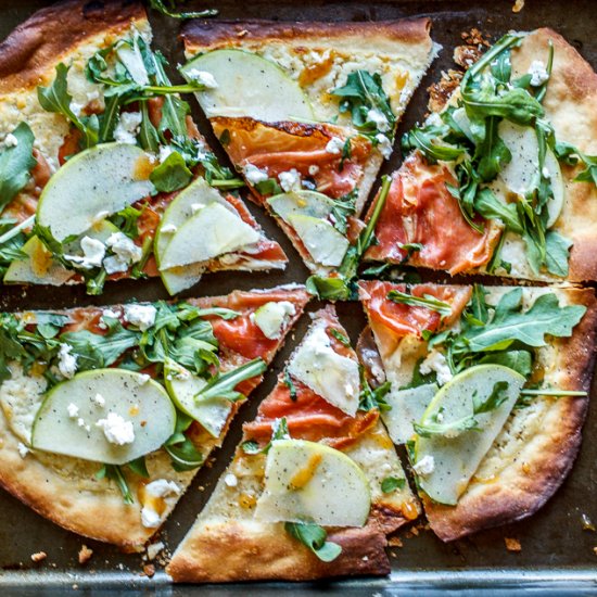 Prosciutto,Apple,Goat Cheese Pizza