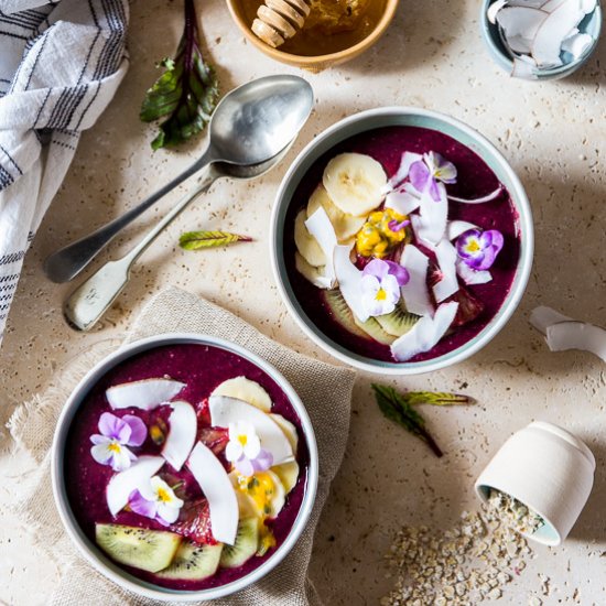 Super Food Beetroot Smoothie Bowl