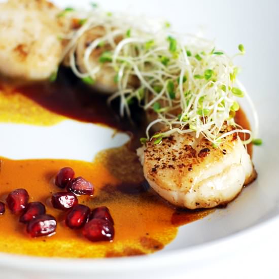 Scallops with Pomegranate Sauce