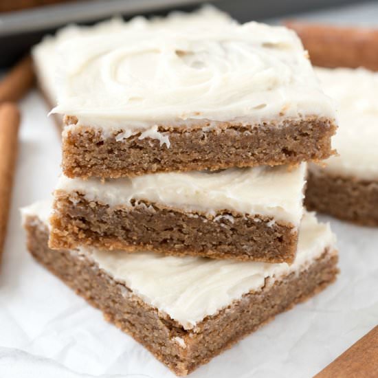 Cinnamon Roll Blondies