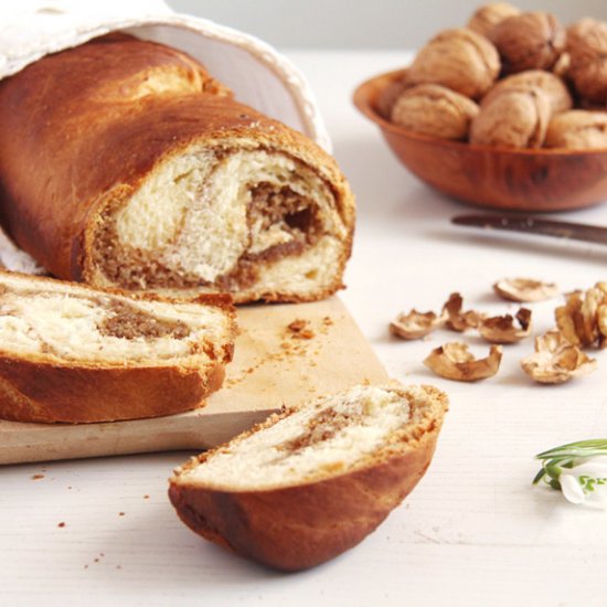 Romanian Sweet Bread with Walnuts