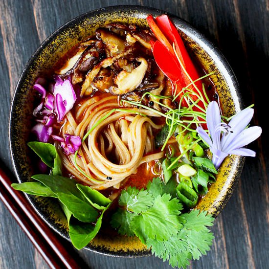 Roasted Pepper Sesame Soba Soup